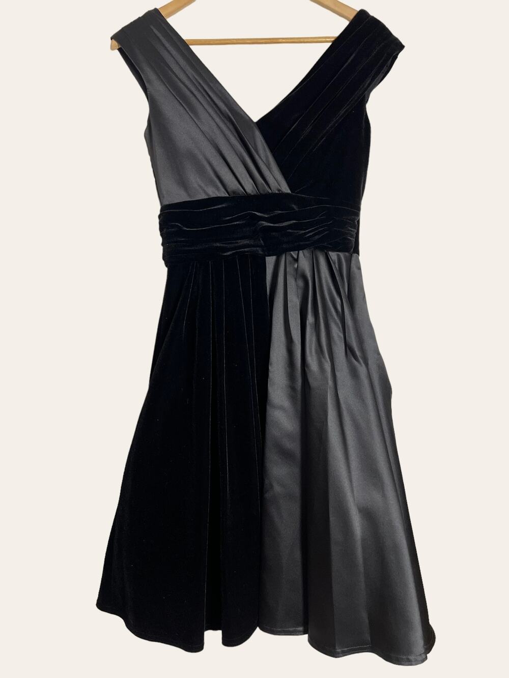 Tadashi Vintage Black Velvet Satin Sleeveless A-Line Retro Cocktail Dress Size 6